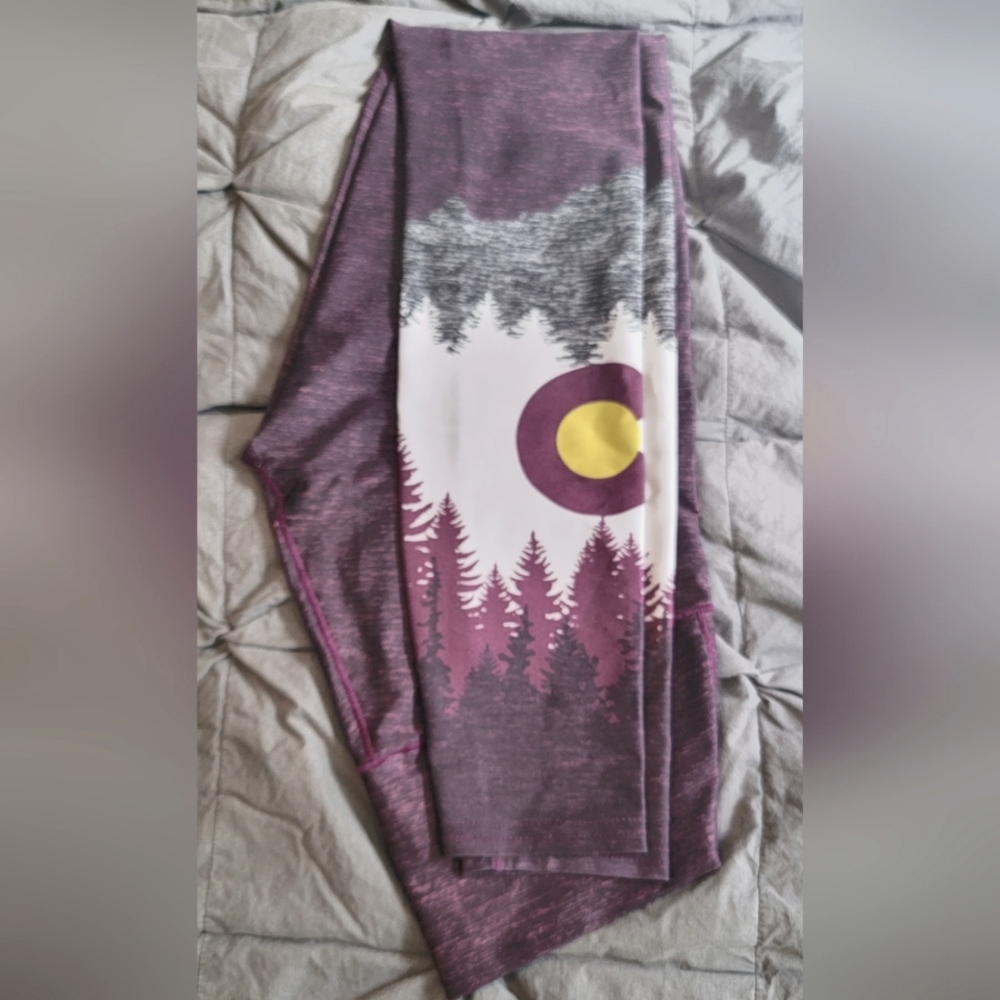 Colorado Threads, Native Style, Cranberry, Size Small